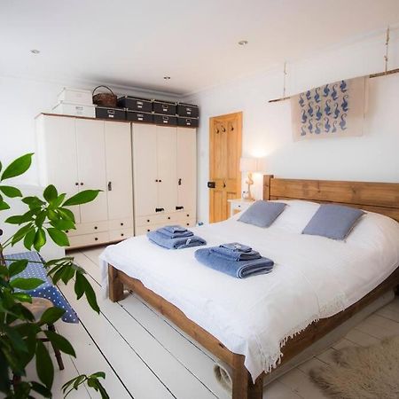 Restful And Cosy 4 Bed Home Minutes From The Beach Sandgate Eksteriør billede