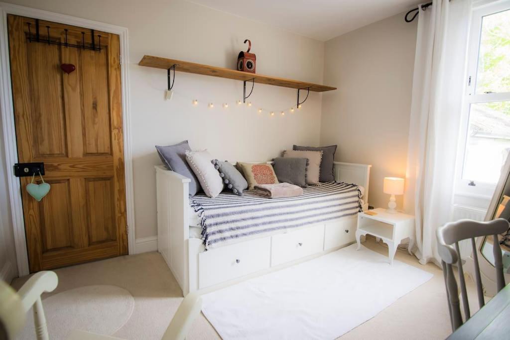 Restful And Cosy 4 Bed Home Minutes From The Beach Sandgate Eksteriør billede