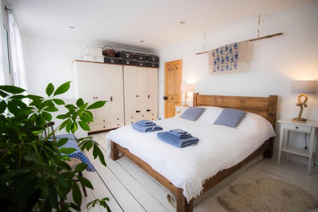 Restful And Cosy 4 Bed Home Minutes From The Beach Sandgate Eksteriør billede