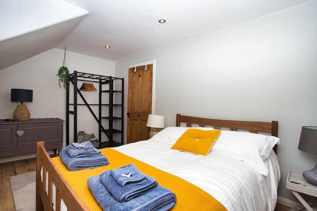 Restful And Cosy 4 Bed Home Minutes From The Beach Sandgate Eksteriør billede