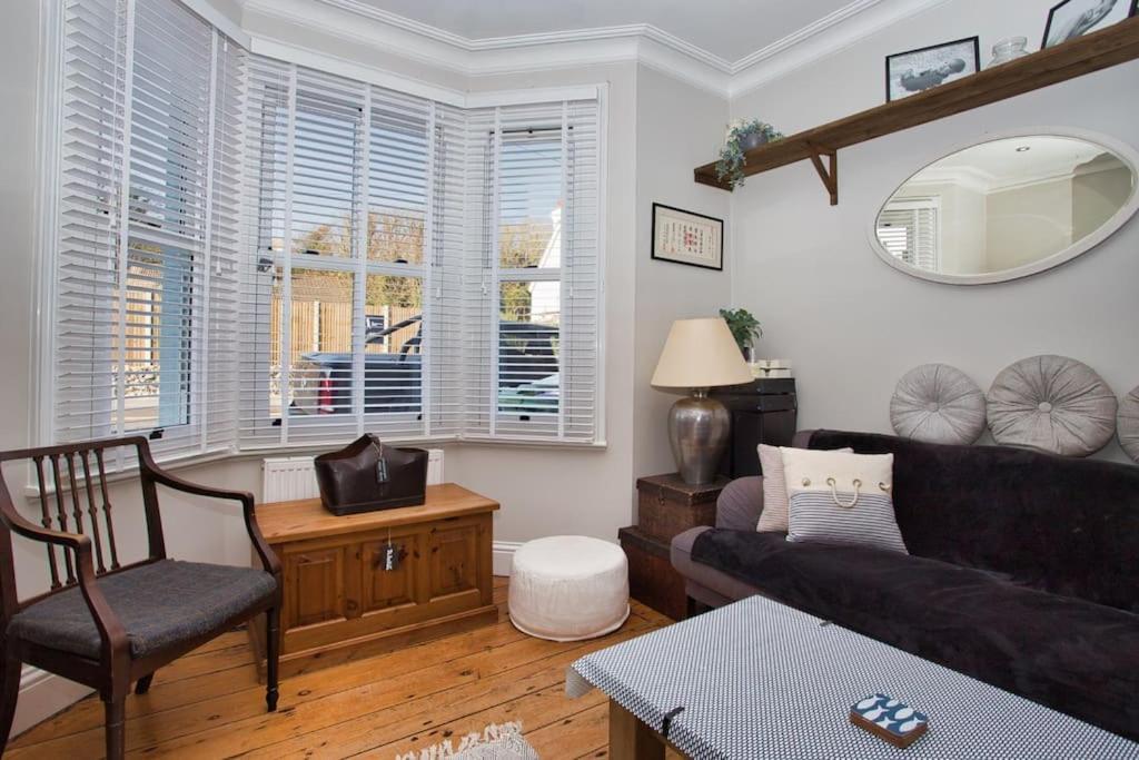 Restful And Cosy 4 Bed Home Minutes From The Beach Sandgate Eksteriør billede